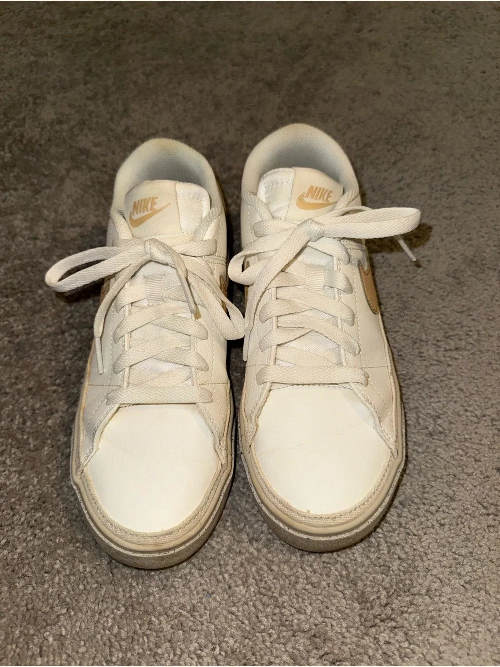 Nike Off-White/Beige Low-Top Sneakers